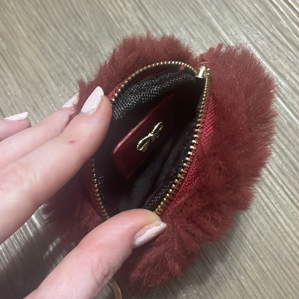 Pac-Man Ghost fur Character keychain. Perfect for car keys! Has zip pouch - Picture 4 of 6